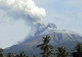 Filipinas: Se reactiva volcán Bulusan y comienza expulsión de cenizas