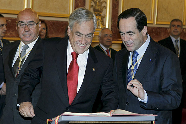 Piñera cierra gira presidencial tras reunirse con el líder de la oposición española