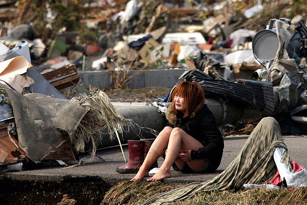 Encuentran 2.000 cuerpos en la costa de Miyagi tras el terremoto en Japón